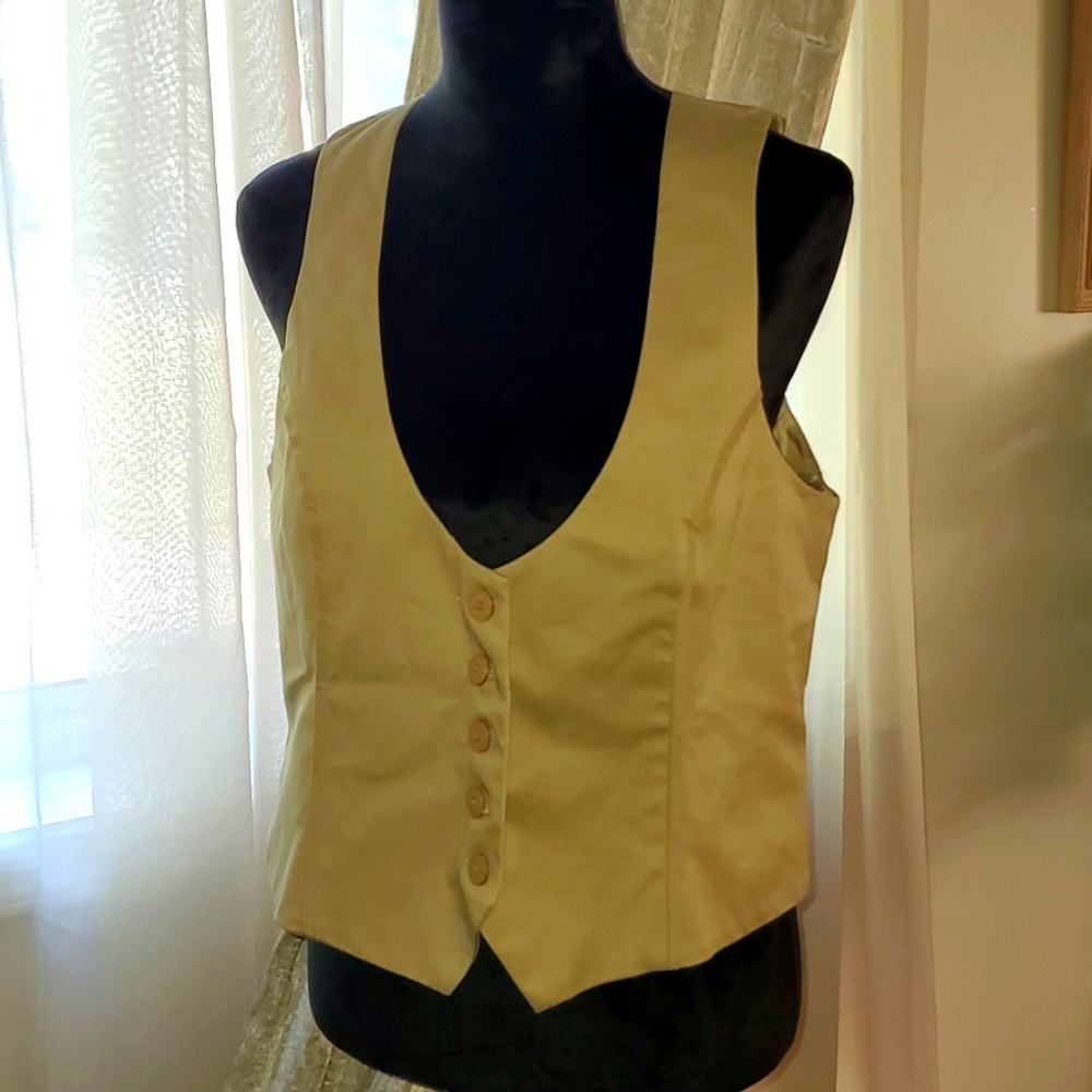 Khaki color Fitted vest